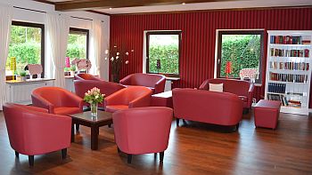Hundertwasser-Lounge in HEIDE's Hotel-Pension